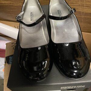 Girls Kenneth Cole Ava shoe / Mary Jane, Black Patent, size 3.5